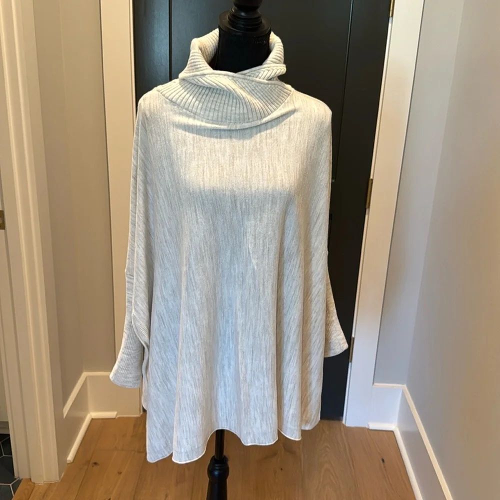 Mersea White Poncho-Brand New Never Worn-Medium